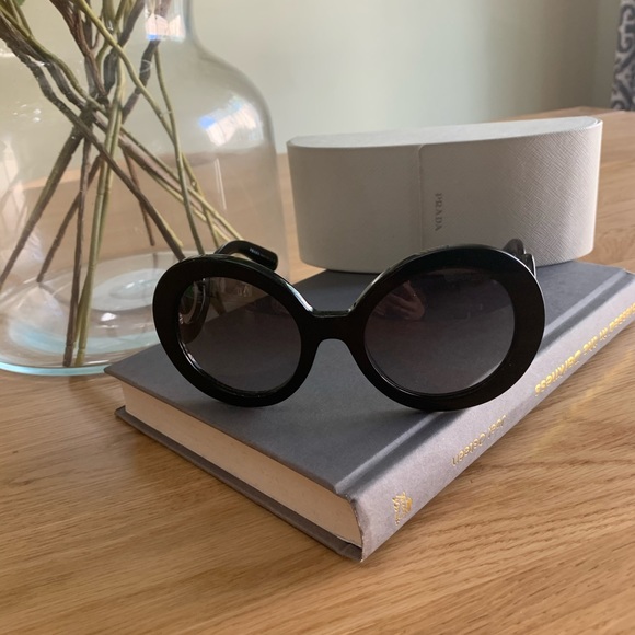 Prada rounded sunglasses comes with box - Picture 3 of 4